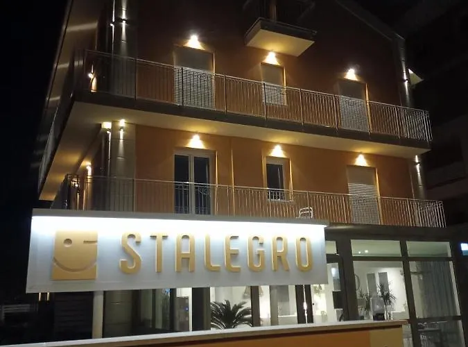 アパートホテル Stalegro チェゼナーティコ